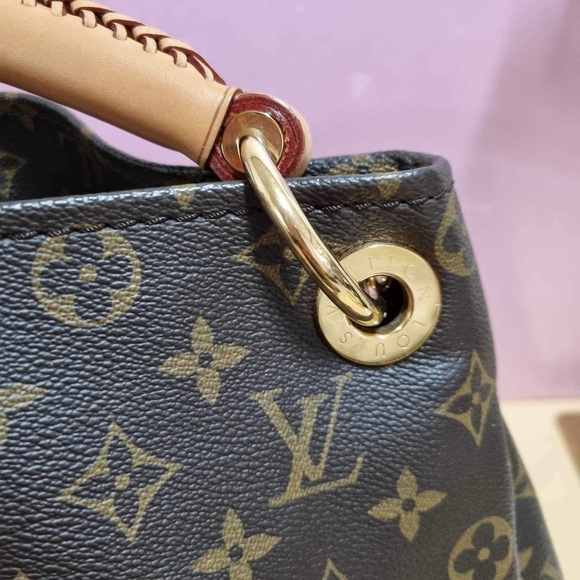 Authentic Louis Vuitton Artsy MM - Picture 5 of 13